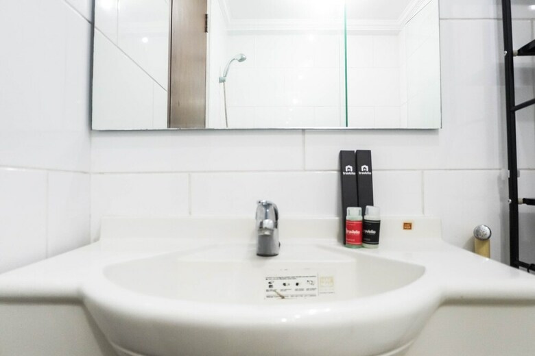 Convenient 3br Apartment At Waterplace Residence Pakuwon Indah