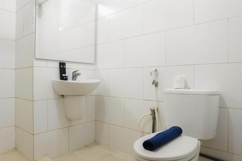 Homey And Comfy 2br Apartment At Waterplace Residence