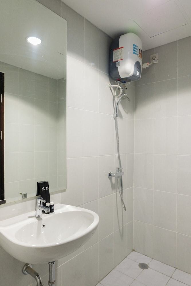 Trendy Studio Room At Casa de Parco Apartment