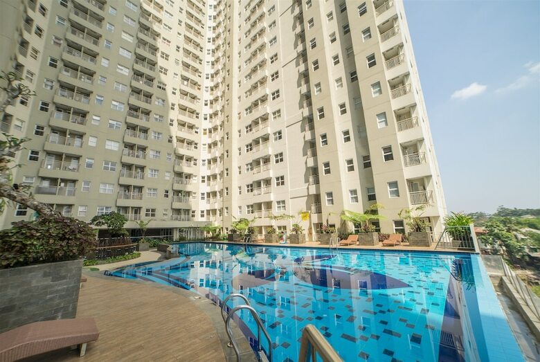 Warm 2br Apartment At Parahyangan Residence