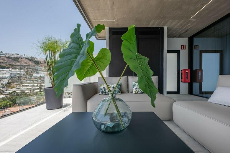 The One Luxury Apartments