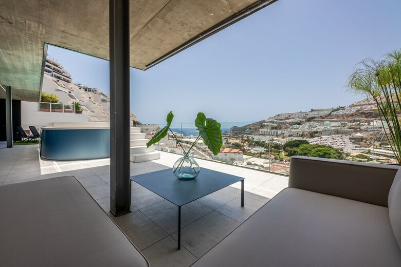 The One Luxury Apartments