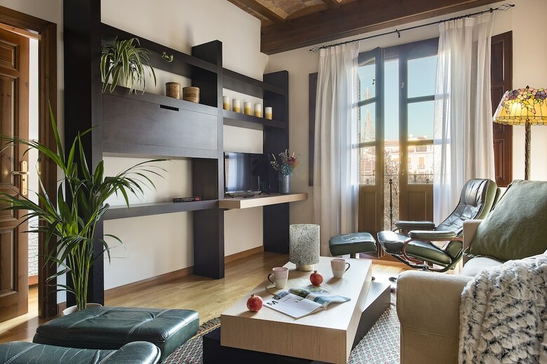 Stylish 2bds Apartment Amazingly Located. Bib Rambla