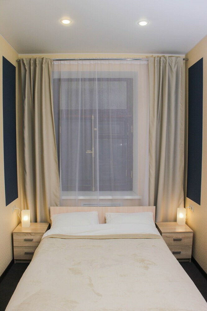 Hotel Happy Traveler