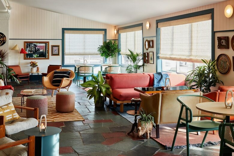 Wayfinder Hotel