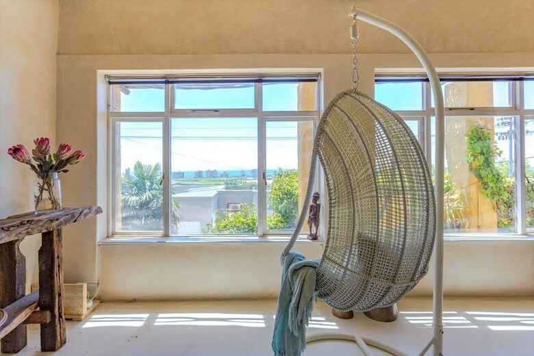 Sun & Sea In A Downtown Villa