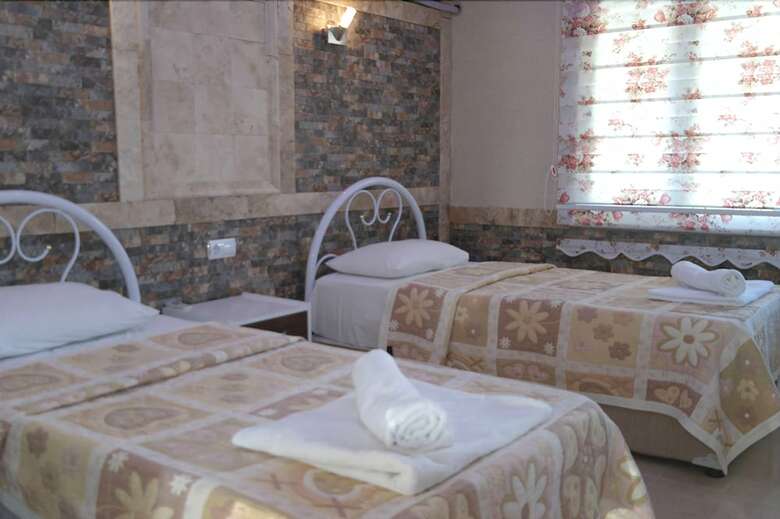 Dolphin Yunus Hotel