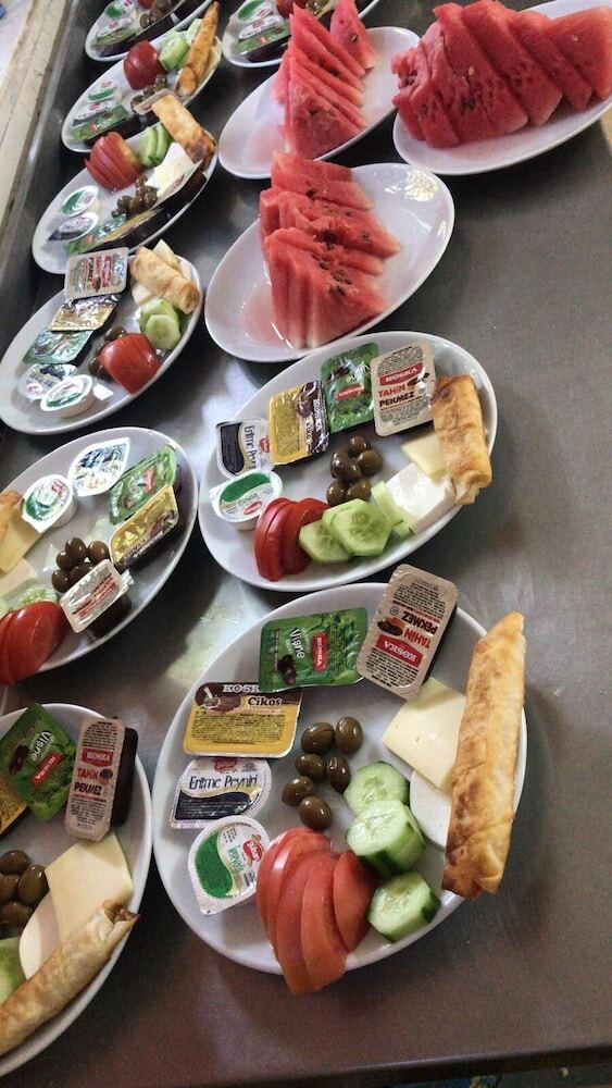 Dolphin Yunus Hotel