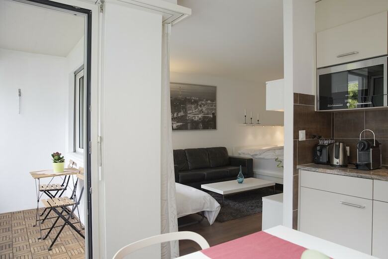 Stunning Modern Apartment "pocket Wifi"