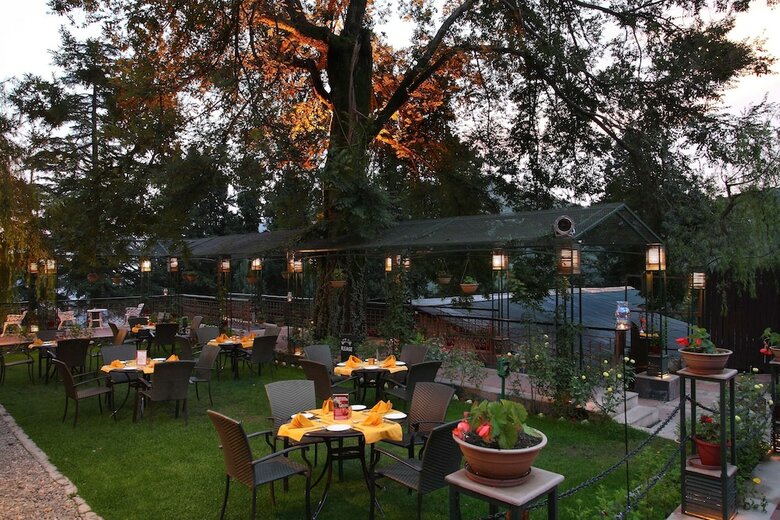 Hotel Shervani Hilltop Nainital