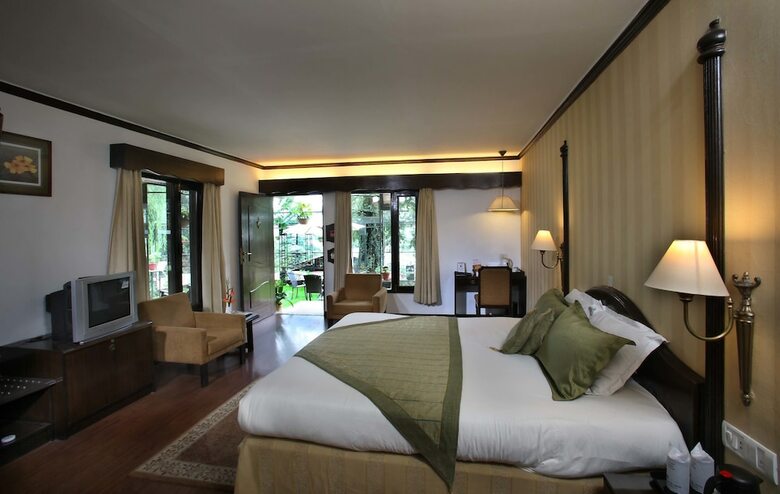 Hotel Shervani Hilltop Nainital