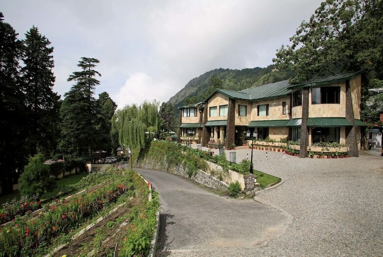 Hotel Shervani Hilltop Nainital
