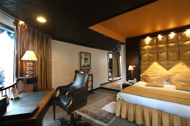 Hotel Shervani Hilltop Nainital