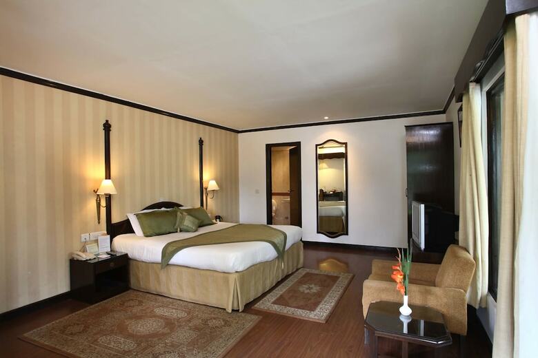 Hotel Shervani Hilltop Nainital