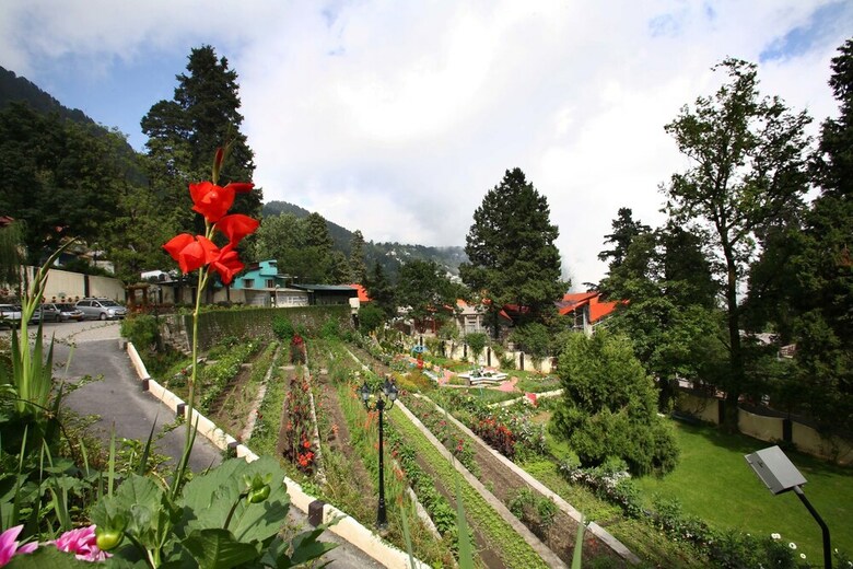 Hotel Shervani Hilltop Nainital