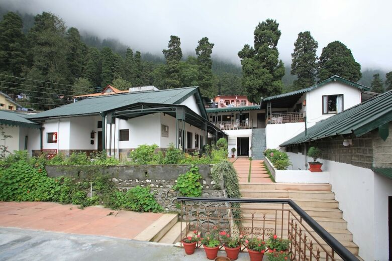 Hotel Shervani Hilltop Nainital
