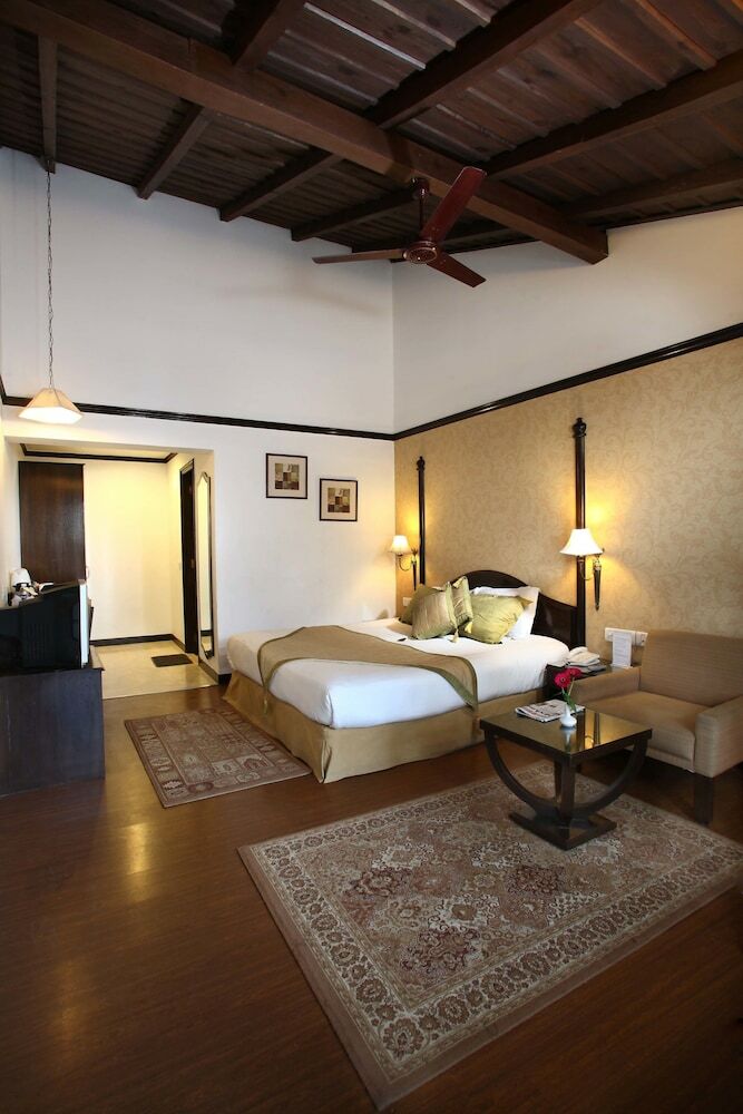 Hotel Shervani Hilltop Nainital
