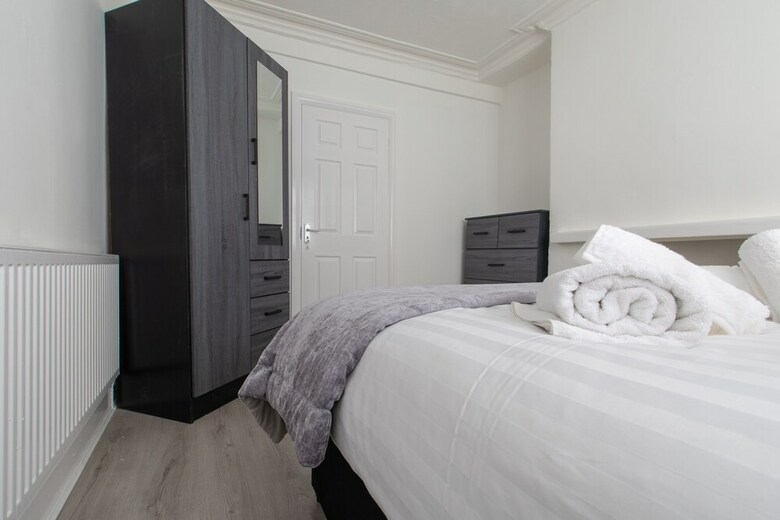 Lux Apartments 4 Bedroom House Molyneux