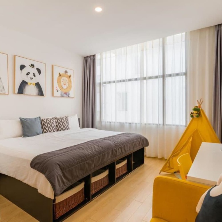 Floral Hotel Stay Along Shanghai