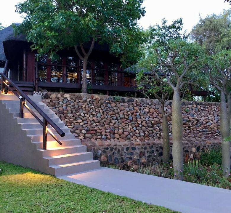 Posada Emhosheni River Lodge
