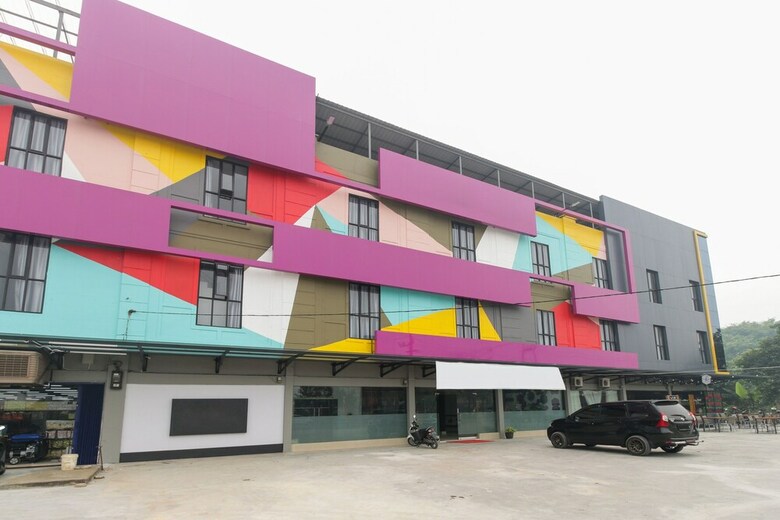 Hotel Airy Panam Hr Soebrantas Km 8.5 Pekanbaru