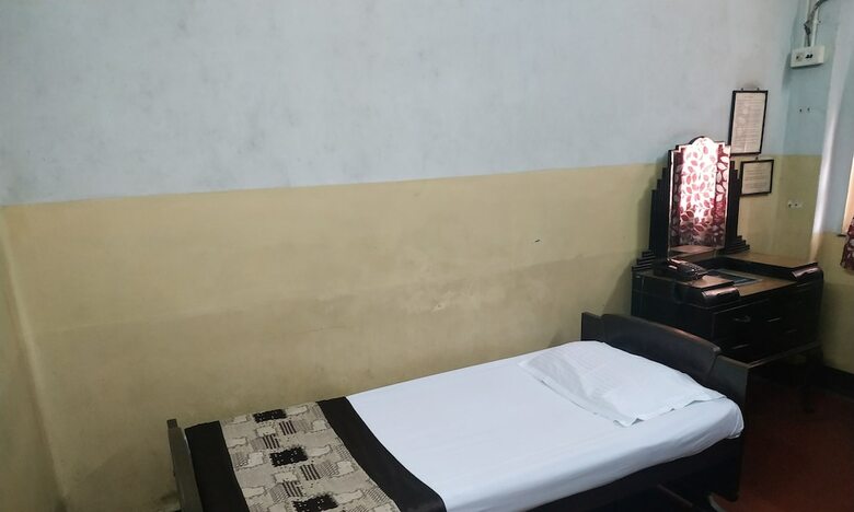 Broadway Hotel