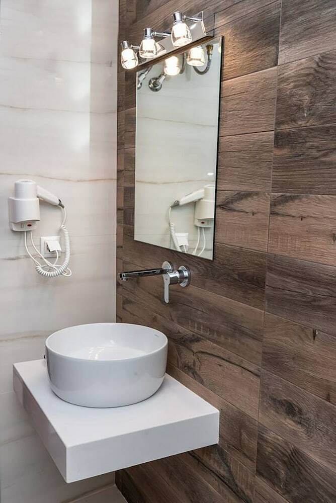 Hotel Etesians Luxury Suites