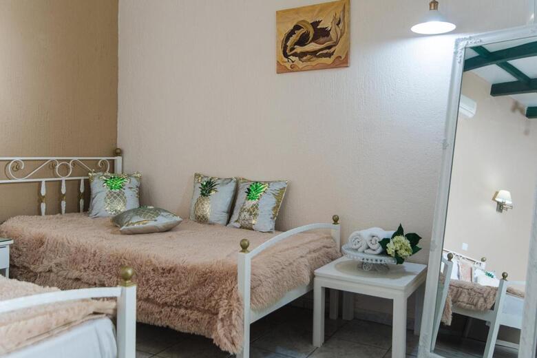 Hotel Oasis Studios