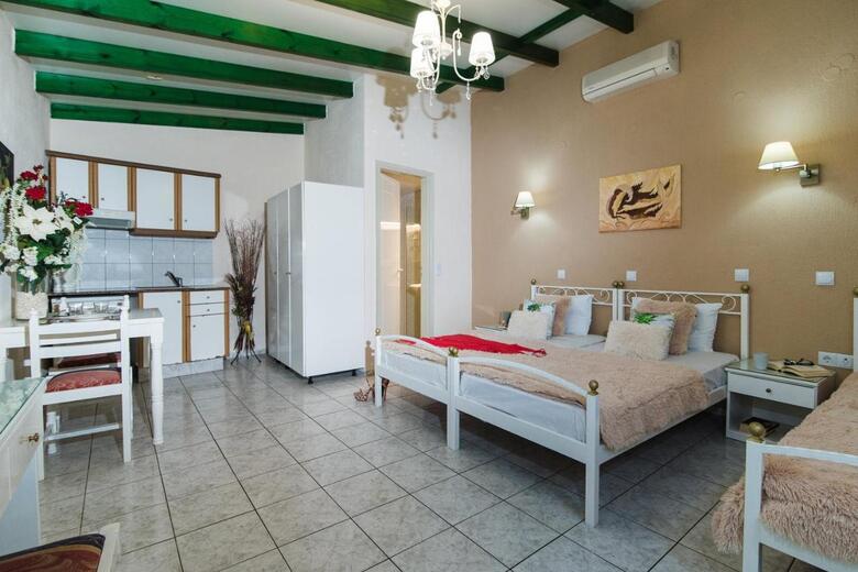 Hotel Oasis Studios