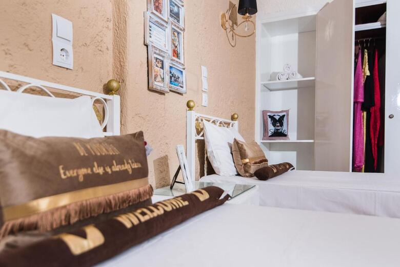 Hotel Oasis Studios