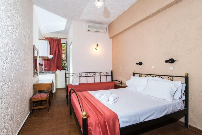 Hotel Oasis Studios