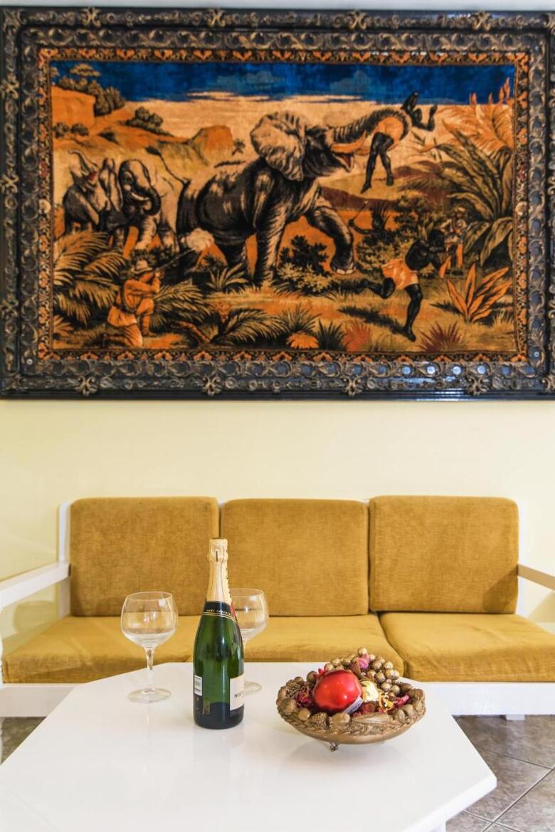 Hotel Oasis Studios
