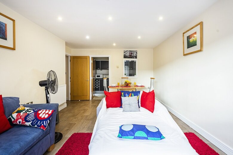 Ash Cosy Apartments 1 - Settlers Court