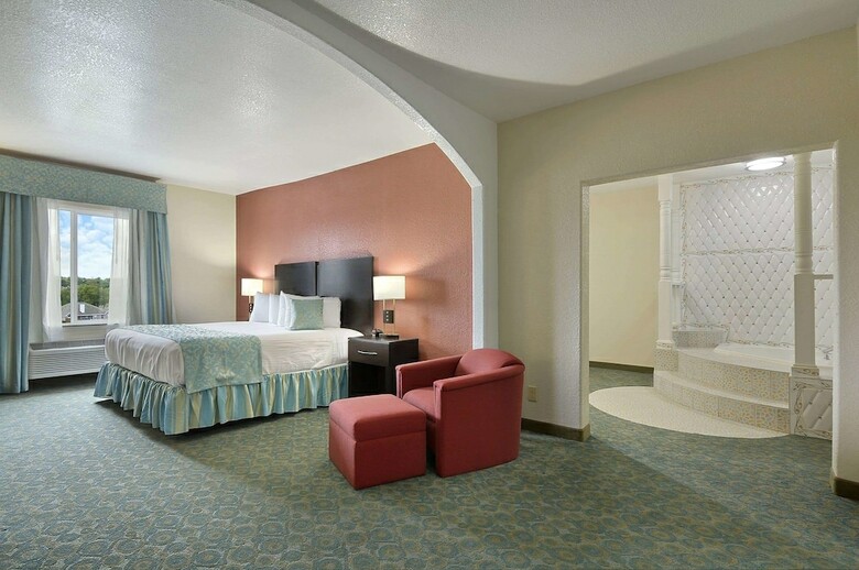 Hotel Ramada By Wyndham South Waco