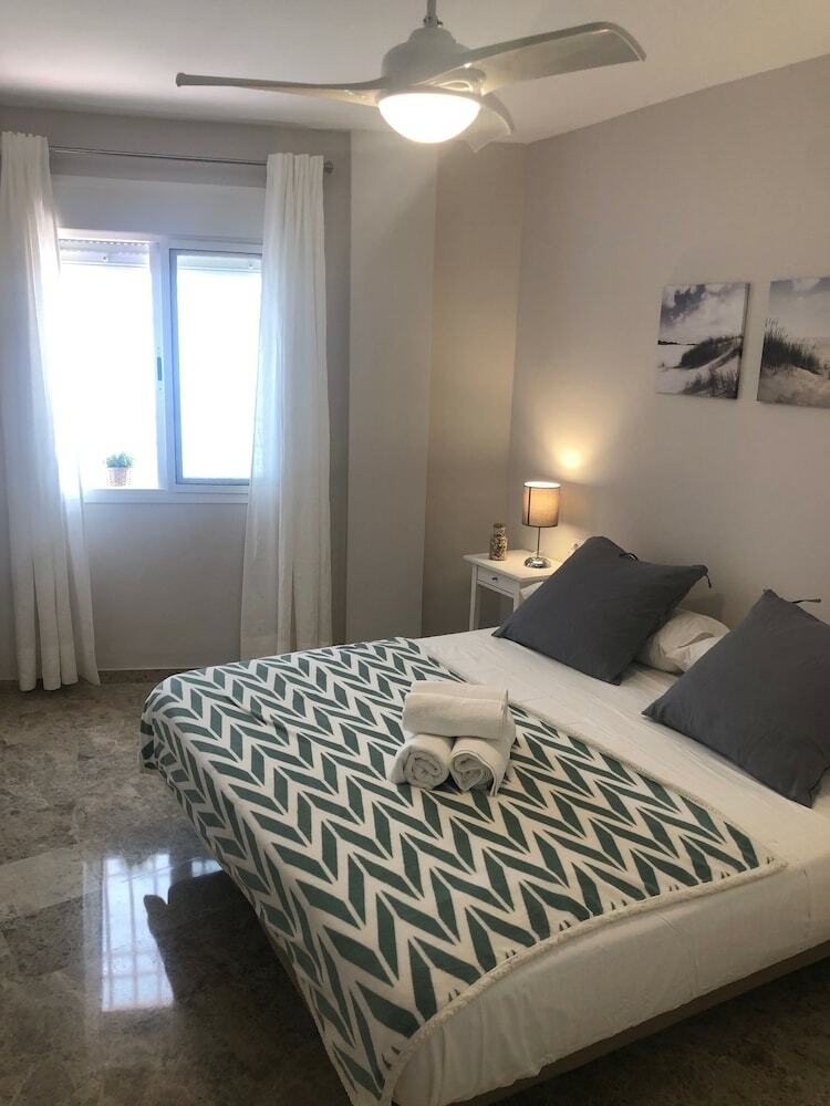 Apartamentos Bajondillo Frente Al Mar
