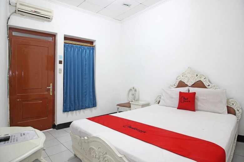 Hotel Reddoorz Plus @ Taman Siswa 3