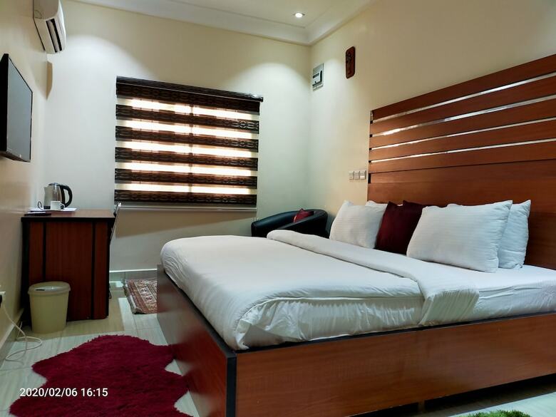 Alim Royal Hotel & Suites
