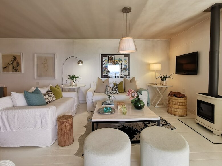 Apartamentos Village Square 10