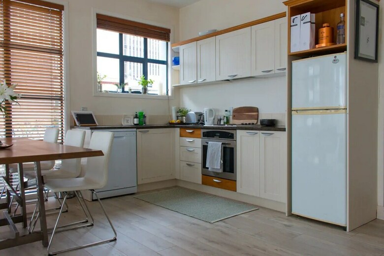 2 Bedroom Penthouse Apartment With Harbour Views