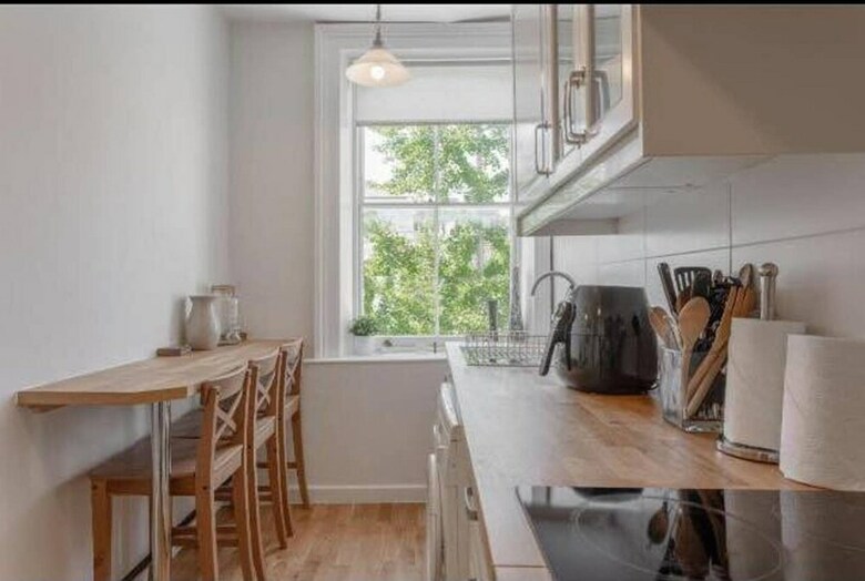 Elegant 2 Bedroom Earls Court Apartment