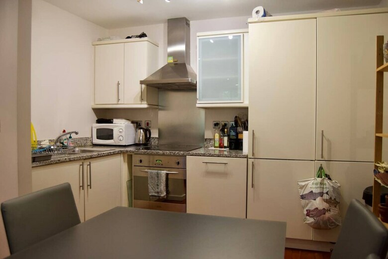 Central Waterloo 2 Bedroom Apartment With Balcony