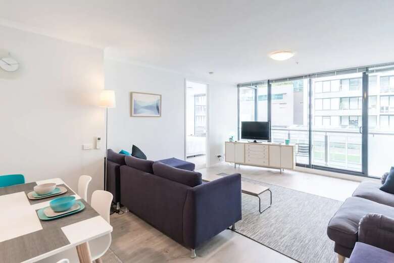 Stylish 3 Bedroom Melbourne Apartment