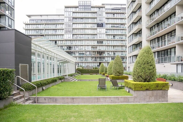 Stylish 3 Bedroom Melbourne Apartment