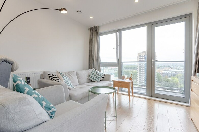 Modern 1 Bedroom Apartment With Stunning London Views