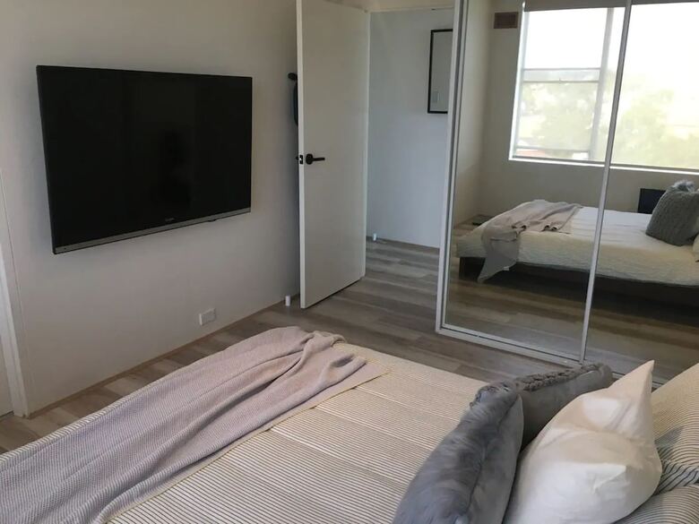 Contemporary Spacious Home 20minutes From Central Sydney