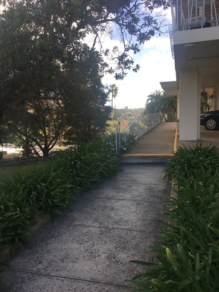 Contemporary Spacious Home 20minutes From Central Sydney