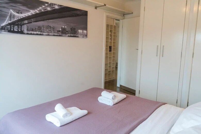 2 Bedroom Apartment In Melbourne Cbd