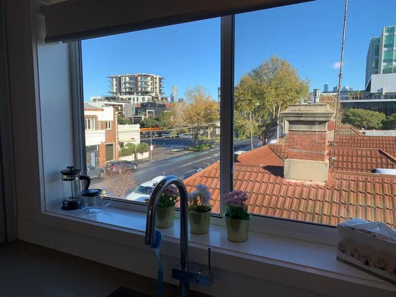 2 Bedroom Apartment In Melbourne Cbd