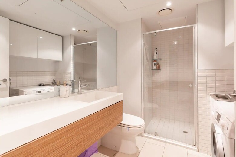 Upscale 2 Bedroom Apartment With Balcony In Cbd