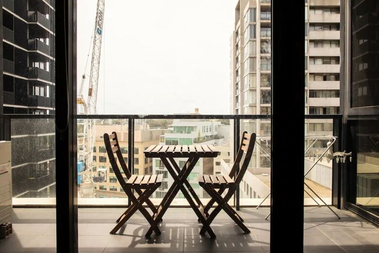 Modern 2 Bedroom Apartment In Melbourne's Southbank